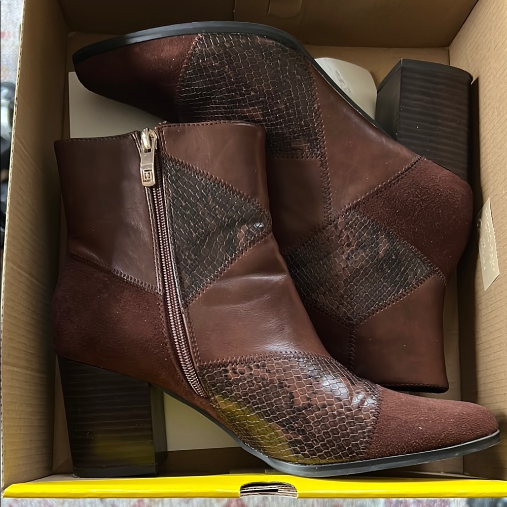 Liz Claiborne Brown Ankle Boots with Textured Leather
